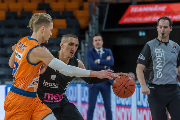 赛季更多的 赛季更多的