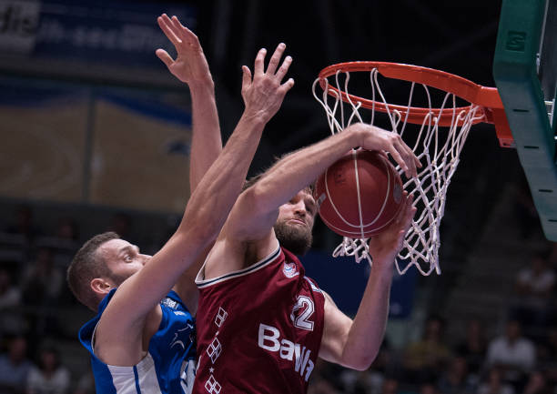 金钱背后的 金钱背后的